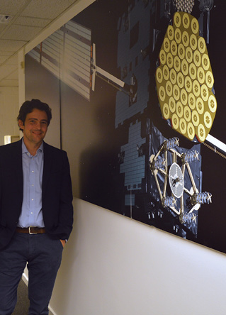 At_EC_DG_DEFIS_with_a_picture_of_a_Galileo_satellite,_2023